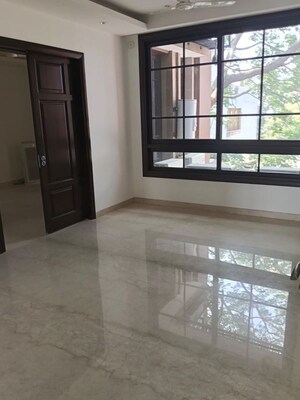 Room in 4 BHK Builder Floor at Jor Bagh – for Rent