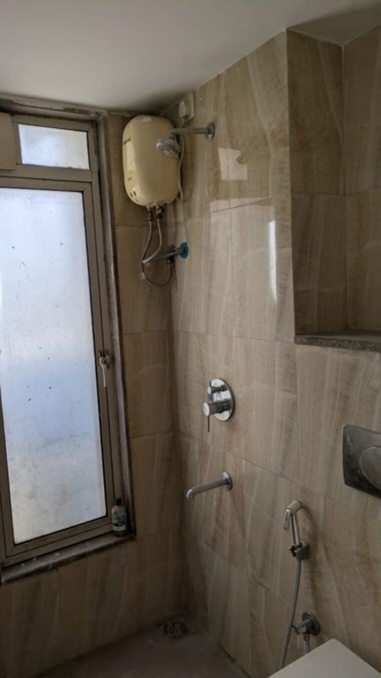 Bathroom, lodha-amara 1.5 Bedroom 550 Sq.Ft. Apartment In Kolshet Road Thane 10358092