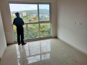 Room in 1 BHK Apartment at Godrej Tranquil, Kandivali East – for Rent