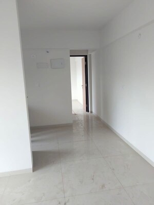 Room in 1 BHK Apartment at Godrej Tranquil, Kandivali East – for Rent