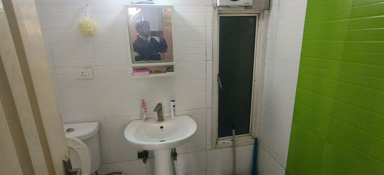 Bathroom, supertech-cape-town 2.5 Bedroom 1150 Sq.Ft. Apartment In Sector 74 Noida 10358098