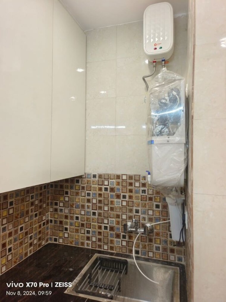 Bathroom, sukhdev vihar 3 Bedroom 2700 Sq.Ft. Builder Floor In Sukhdev Vihar Delhi 10358115