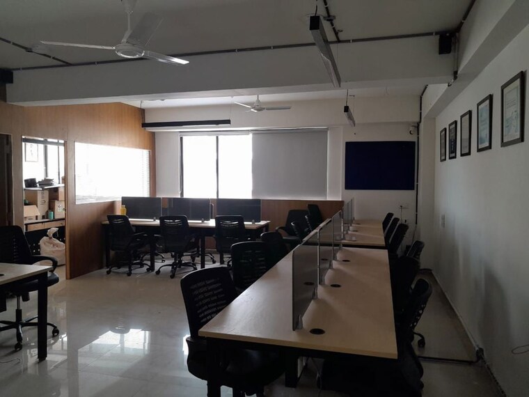 Team Area, vastrapur Commercial Office Space 1005 Sq.Ft. In Vastrapur Ahmedabad 10358139
