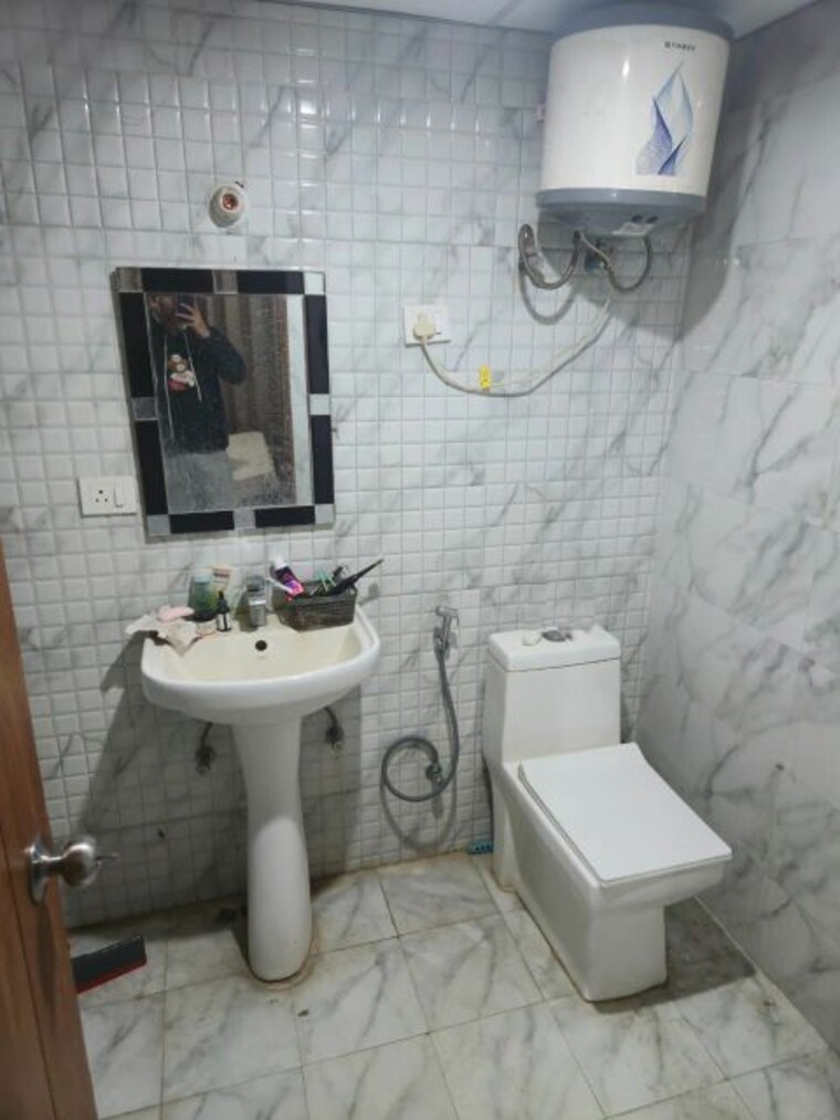 Master Bedroom, earthcon-casa-grande Studio 550 Sq.Ft. Apartment In Chi V Greater Noida Greater Noida 9509808