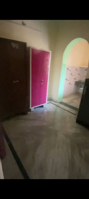 Room in 2 BHK Builder Floor at Beta I Greater Noida – for Rent