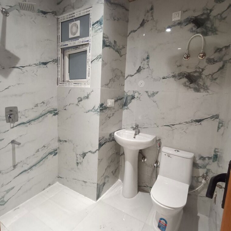 Bathroom, capital-royal-casa 3 Bedroom 1670 Sq.Ft. Builder Floor In Gms Road Dehradun 10357957