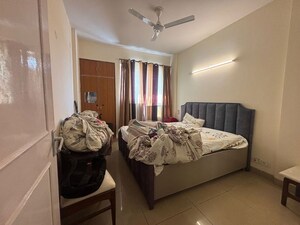 Living Room in 3.5 BHK Apartment at JMD Gardens, Sector 33 – for Rent
