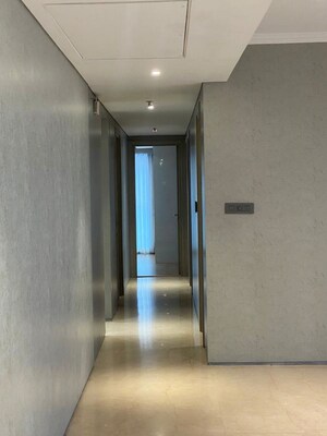 Room in 6+ BHK Apartment at Rustomjee Seasons Bandra East, Bandra East – for Rent