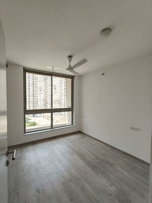 Room in 3 BHK Apartment at Hiranandani Estate, Ghodbunder Road – for Rent