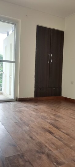 2.5 BHK + Servant Room Builder Floor For Rent in Orchid Island