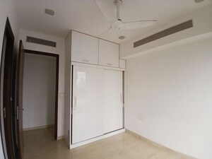 Room in 4 BHK Apartment at Lodha The Park, Worli – for Rent