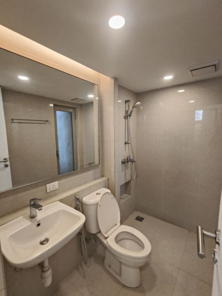 Bathroom, hiranandani-estate 2.5 Bedroom 900 Sq.Ft. Apartment In Ghodbunder Road Thane 10358232