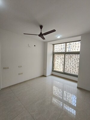 Room in 2.5 BHK Apartment at Hiranandani Estate, Ghodbunder Road – for Rent