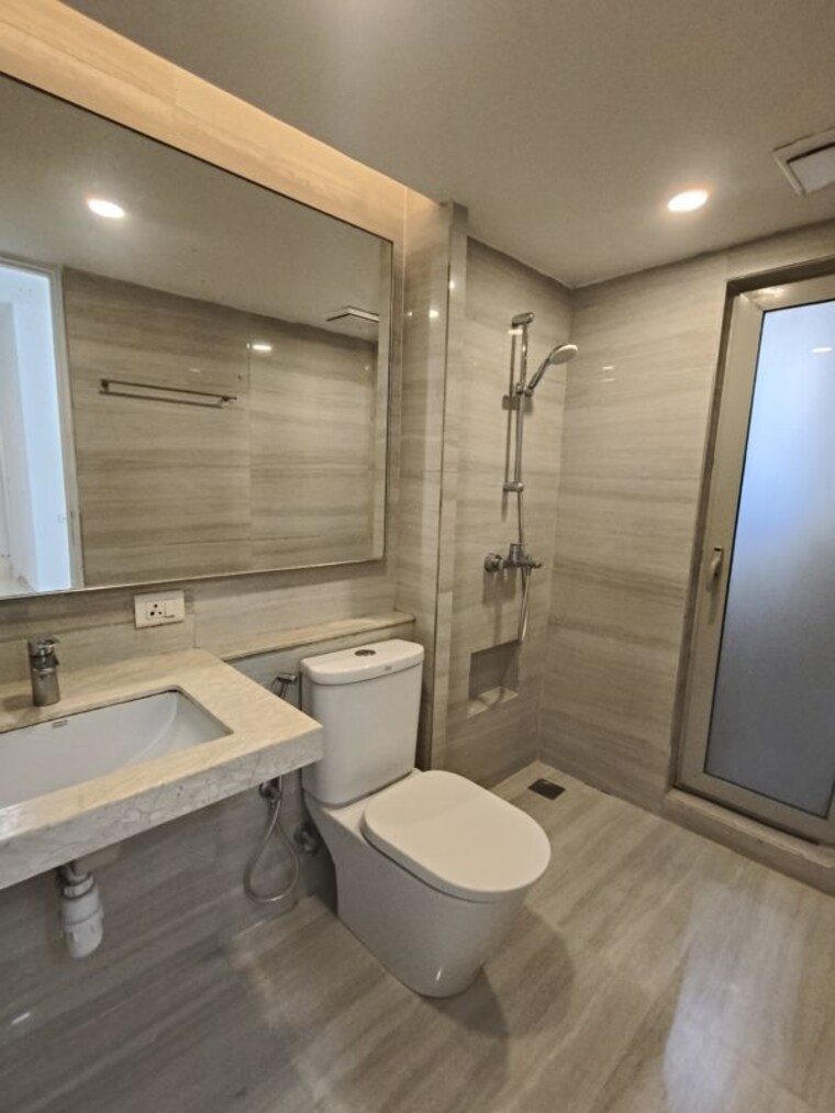Bathroom, hiranandani-estate 2.5 Bedroom 900 Sq.Ft. Apartment In Ghodbunder Road Thane 10358232