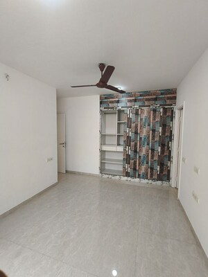Room in 2.5 BHK Apartment at Hiranandani Estate, Ghodbunder Road – for Rent