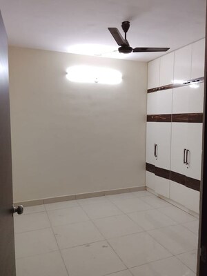 Room in 3 BHK Apartment at Cybercity Rainbow Vistas, Hi Tech City – for Rent