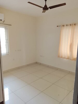 Room in 3 BHK Apartment at Cybercity Rainbow Vistas, Hi Tech City – for Rent