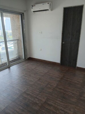 Room in 4 BHK Apartment at Parth Magnus, Sanpada – for Sale
