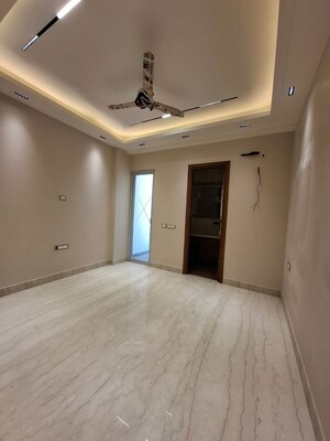 Room in 3 BHK Builder Floor at Chittaranjan Park – for Sale