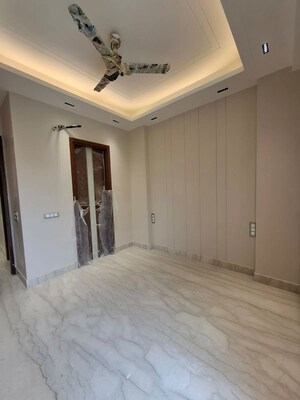 Room in 3 BHK Builder Floor at Chittaranjan Park – for Sale