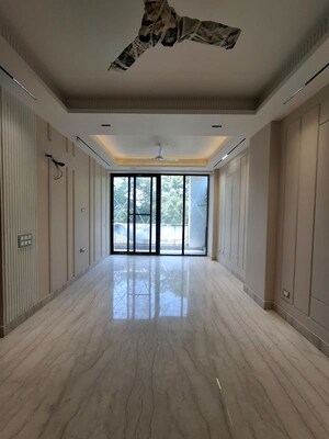 Room in 3 BHK Builder Floor at Chittaranjan Park – for Sale