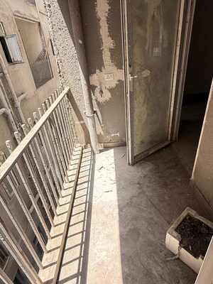 Balcony in 3.5 BHK Apartment at Smart World Orchard, Sector 61 – for Sale