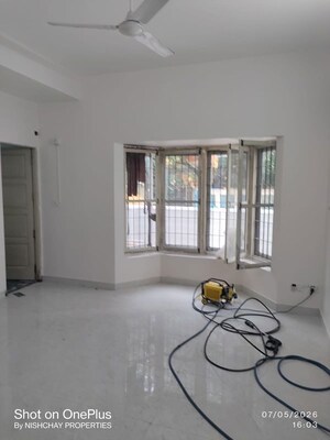 Room in 5 BHK Independent House at Hrbr Layout – for Rent