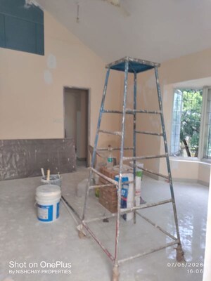 Room in 5 BHK Independent House at Hrbr Layout – for Rent