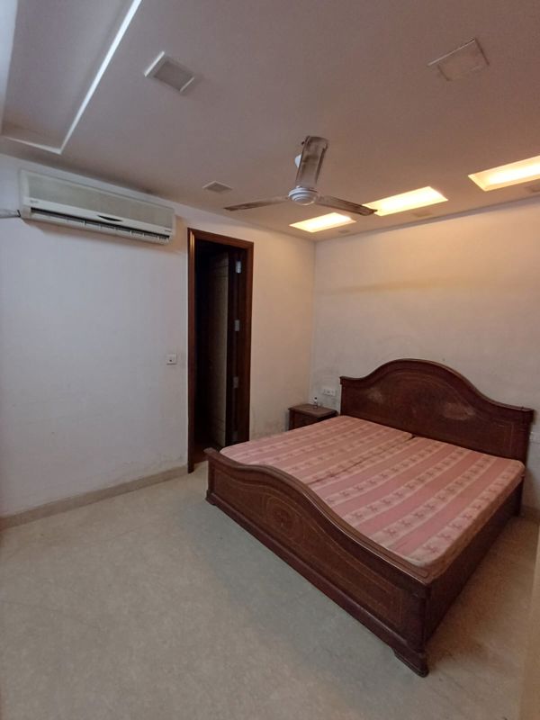 3 BHK + Servant Room Builder Floor For Rent in Jasola