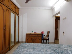 Bedroom in 5 BHK Apartment at Swastik Park, Chembur – for Rent