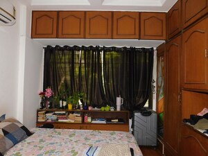 Bedroom in 5 BHK Apartment at Swastik Park, Chembur – for Rent
