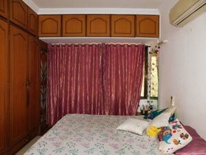 Bedroom in 5 BHK Apartment at Swastik Park, Chembur – for Rent