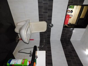 Bathroom in 5 BHK Apartment at Swastik Park, Chembur – for Rent