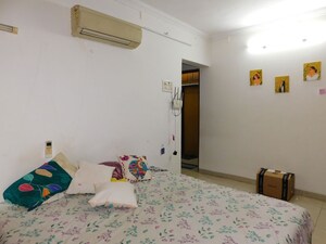 Bedroom in 5 BHK Apartment at Swastik Park, Chembur – for Rent