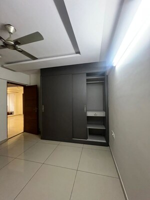 Room in 3 BHK Apartment at Meenakshi Greens, Jp Nagar – for Rent