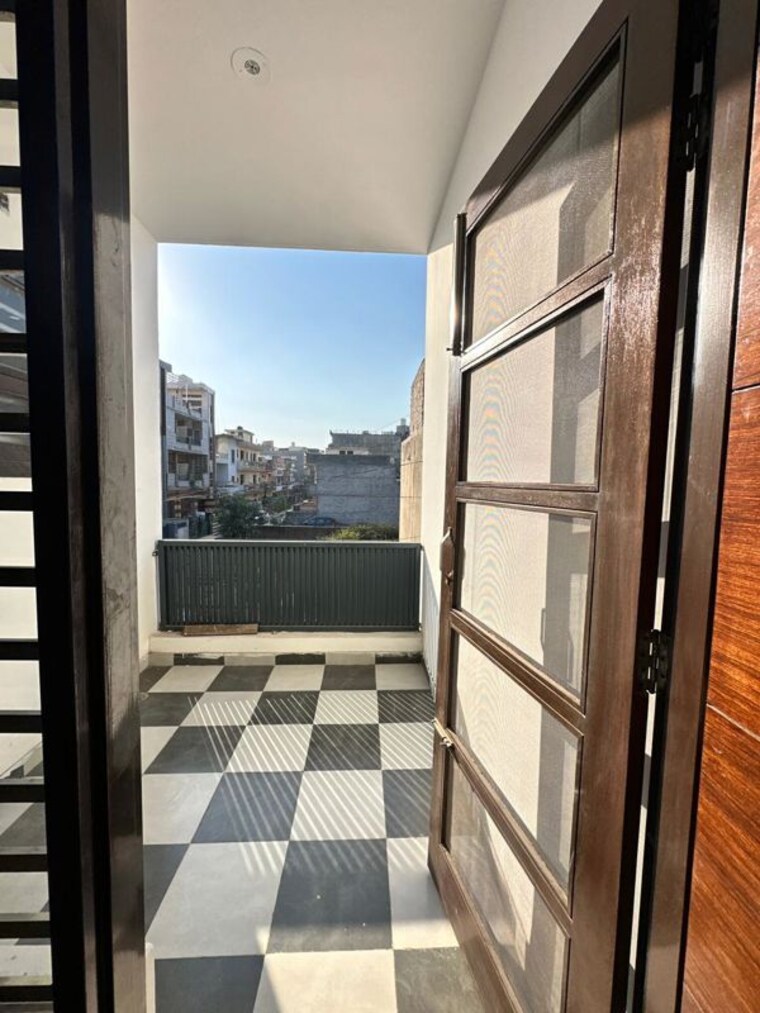 Balcony, patiala road 3 Bedroom 125 Sq.Yd. Independent House In Patiala Road Zirakpur 10358378
