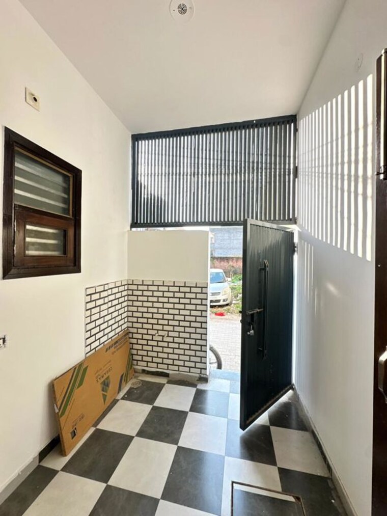 Room, patiala road 3 Bedroom 125 Sq.Yd. Independent House In Patiala Road Zirakpur 10358378