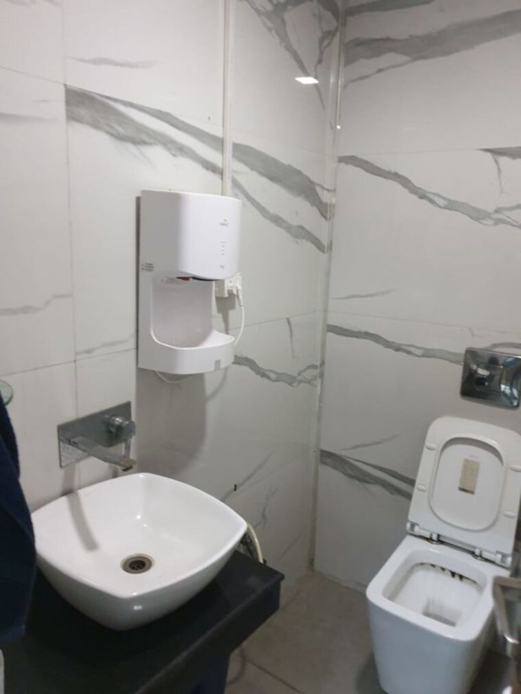 Bathroom, sector 62 Commercial Office Space in IT/SEZ 3600 Sq.Ft. In Sector 62 Noida 10358280