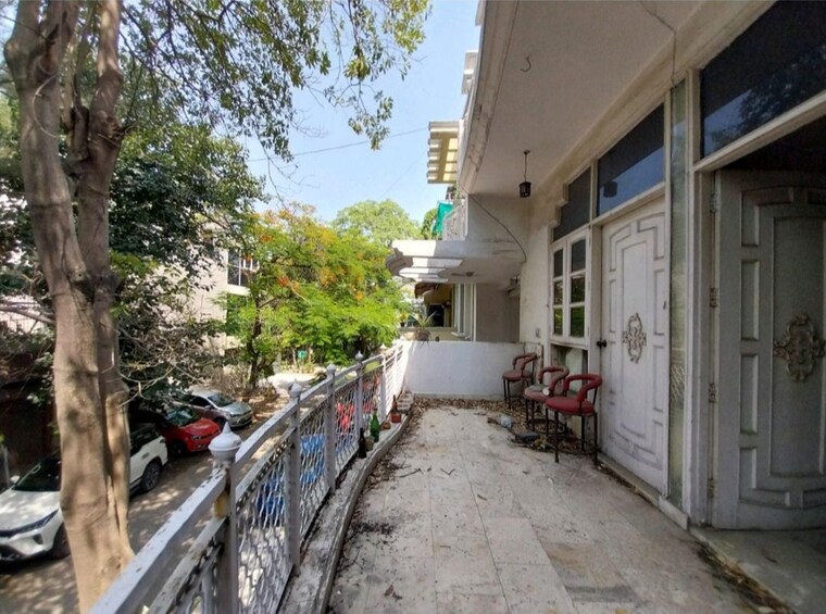 Exterior View, sector 41 6 Bedroom 180 Sq.Mt. Villa In Sector 41 Noida 10358422
