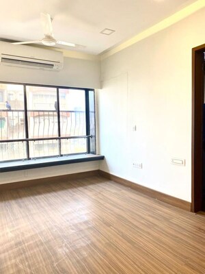 Room in 2 BHK Apartment at Sea Lord, Cuffe Parade – for Rent