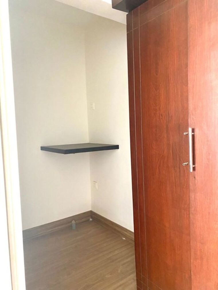 Room, sea-lord 2 Bedroom 1000 Sq.Ft. Apartment In Cuffe Parade Mumbai 10358444