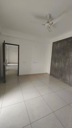 Room in 2.5 BHK Apartment at Gulshan Botnia, Sector 144 – for Rent