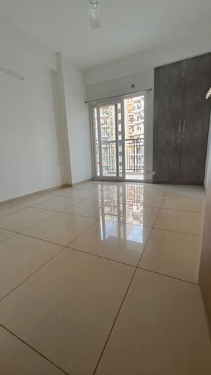 Room in 2.5 BHK Apartment at Gulshan Botnia, Sector 144 – for Rent