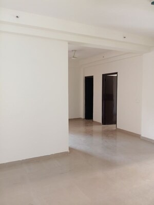 Room in 2.5 BHK Apartment at Mahagun My Woods, Sector 16c Greater Noida – for Rent
