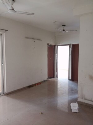 Room in 2.5 BHK Apartment at Mahagun My Woods, Sector 16c Greater Noida – for Rent