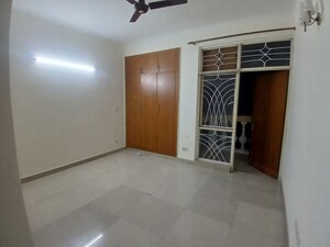 Room in 3 BHK Apartment at Parsvnath Green Ville, Sector 48 – for Rent