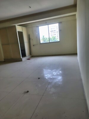 Room in  Shop at Roseland Residency – for Rent
