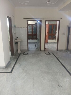 Room in 2 BHK Builder Floor at RWA Apartments Sector 51, Sector 51 – for Rent