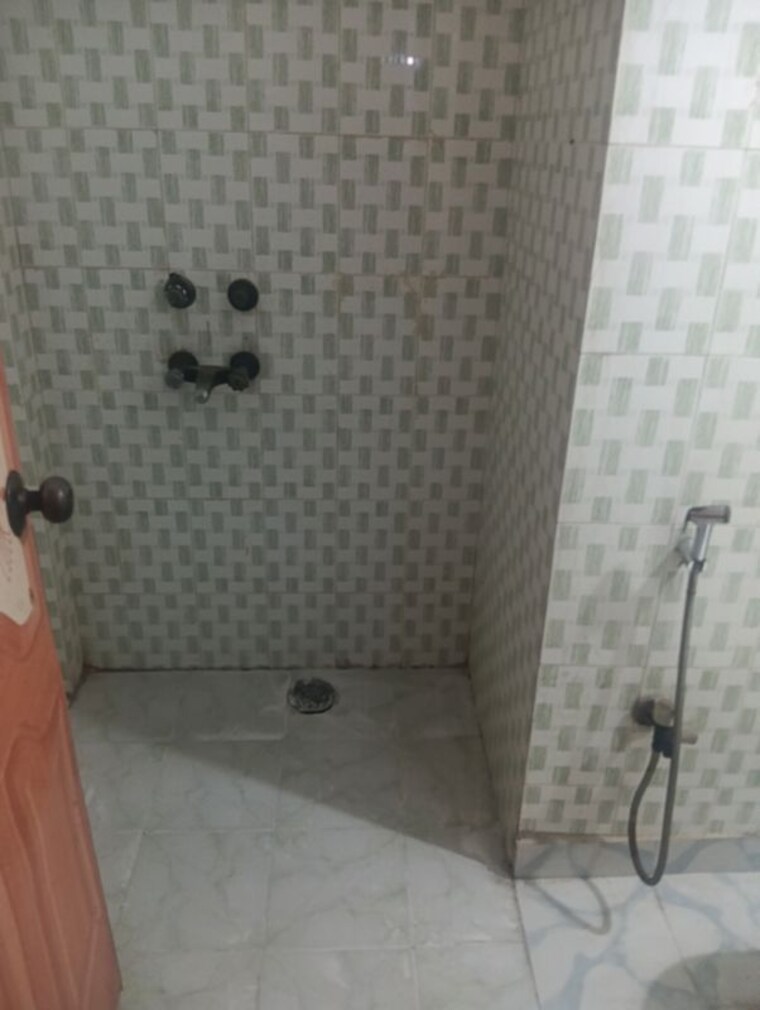Bathroom, rwa-apartments-sector-51 2 Bedroom 1200 Sq.Ft. Builder Floor In Sector 51 Noida 10358489