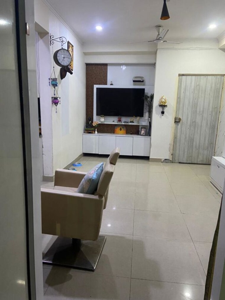 Room, gaur-city-2-16th-avenue 3.5 Bedroom 1600 Sq.Ft. Apartment In Sector 16c Greater Noida Greater Noida 10358512